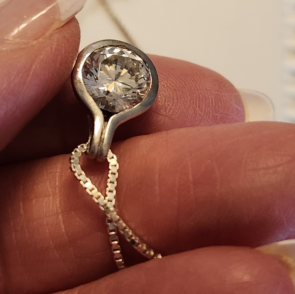 925 sterling silver bezel set pendant with box chain - Picture 11 of 14